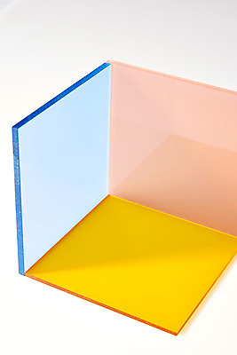 포토 JPG 스튜디오촬영 조각 백그라운드 조명 실내 사람없음 빛 컬러풀 사각형 세개 흰배경 반투명 아크릴 국내포토 도형 컬러 재질 3 내부 흰색 파일형식