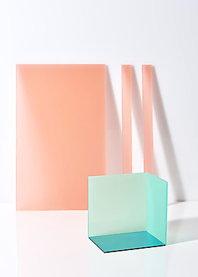 포토 JPG 스튜디오촬영 조각 백그라운드 조명 실내 사람없음 빛 컬러풀 사각형 여러개 흰배경 반투명 아크릴 국내포토 도형 컬러 다수 재질 내부 흰색 파일형식