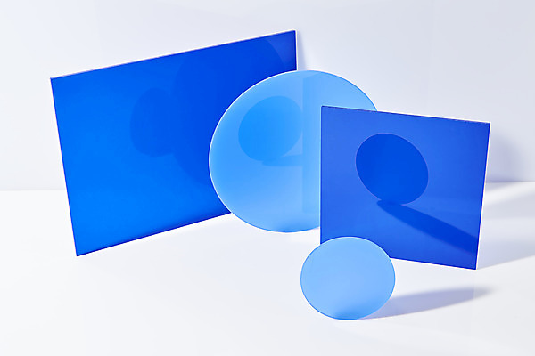 포토 JPG 스튜디오촬영 조각 백그라운드 조명 실내 사람없음 파란색 빛 사각형 여러개 원형 반투명 아크릴 국내포토 도형 컬러 다수 재질 내부 파일형식