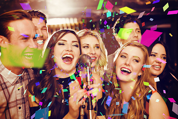 포토 JPG 해외이미지 백인 긴머리 드레스 여자 남자 행복 포즈 노래 갈색머리 함께함 사람 이벤트 여러명 20대 성인 컬러풀 금발 파티 우정 기쁨 축하 바 화려 마이크 즐거움 클럽 흥분 노래방 성인만 유흥 해외202004 해외포토 서양인 헤어스타일 옷 감정 음악 컬러 음향기기 다수 컨셉 청년 친구 파일형식