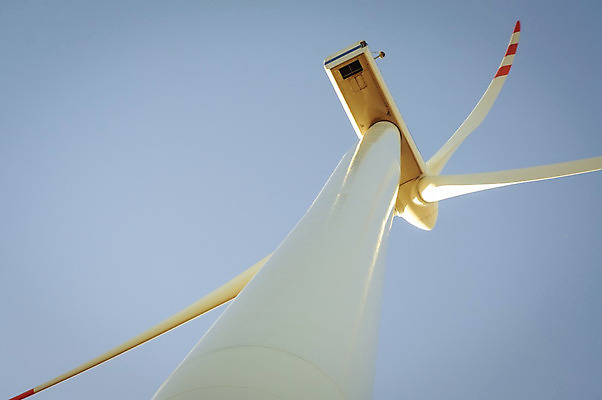 포토 JPG 해외이미지 구름 산업 밭 자연 하늘 바람 풍경 사람없음 초록색 파란색 글로벌 농장 환경 탑 금속 힘 일몰 재활용 풍차 발전기 에너지 흰색 행운 칼날 보호 저녁 회전 자원 세대 방앗간 혁명 개발 공급 탄소 해외202004 해외포토 자연요소 건축물 컬러 컨셉 농업 재질 날씨 노을 발전소 야간 친환경 생태계 파일형식