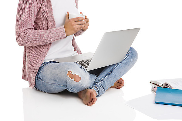 포토 JPG 해외이미지 학생 여자 커피 음료 백그라운드 학교 한명 사람 앉기 성인 책 노트북 학습 스터디 컴퓨터 뜨거움 성인여자한명만 해외202004 해외포토 1 교육 모션 전자제품 여자한명만 성인여자만 파일형식