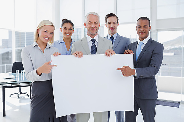 포토 JPG 해외이미지 서양인 외국인 백인 여자 남자 포스터 중년 50대 비즈니스 직장 함께함 실내 서기 미소 정장 여러명 20대 성인 사무실 흰색 잡기 직장인 비즈니스맨 비즈니스우먼 동료 직원 해외202004 해외포토 직업 옷 컬러 다수 컨셉 회사 관계 모션 표정 사람 인종 청년 내부 파일형식