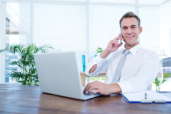 포토 JPG 해외이미지 백인 남자 행복 비즈니스 넥타이 무선통신 직장 실내 한명 20대 노트북 스마트폰 핸드폰 사무실 비즈니스맨 무선전화기 스마트 책상 스타일 해외202004 해외포토 서양인 1 잡화 감정 가구 컨셉 회사 통신 사람 청년 내부 전자제품 스마트기기 직장인 전화기 파일형식