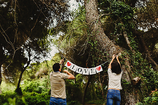 포토 JPG 해외이미지 커플 행복 감정 모래 2 데이트 관계 포옹 함께함 발렌타인데이 사랑 미소 사람 성인 사람없음 야외 낭만 신혼여행 잡기 해외202004 해외포토 결혼 컨셉 안기 모션 데이이벤트 표정 파일형식