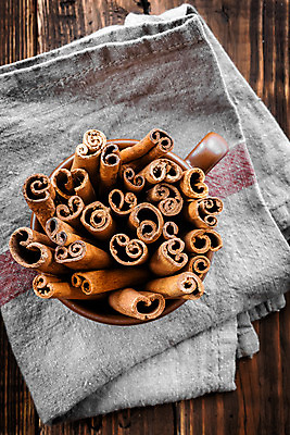 포토 JPG 해외이미지 음식 백그라운드 재료 탁자 요리 사람없음 컵 갈색 주방 나뭇가지 조미료 막대기 달콤 향신료 오브젝트 향료 향 시나몬 해외202004 해외포토 나무 식기 컬러 가구 맛 향기 냄새 향미료 파일형식