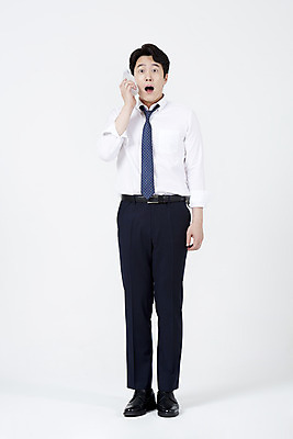 포토 JPG 스튜디오촬영 전신 남자 실내 한명 서기 들기 누끼 정장 성인 앞모습 여름 30대 놀람 한국인 비즈니스맨 차가움 더위 시원함 흰배경 얼음물 성인남자한명만 국내포토 1 옷 계절 감정 뷰포인트 백그라운드 비즈니스 모션 날씨 표정 사람 동양인 내부 물 장년 흰색 직장인 남자한명만 성인남자만 파일형식
