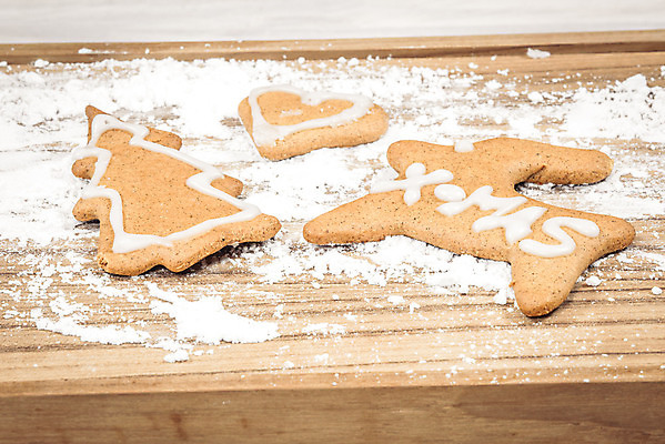 포토 JPG 해외이미지 모양 전통 계절 음식 백그라운드 크리스마스 겨울 탁자 디저트 요리 사람없음 목재 장식 갈색 쿠키 주방 축제 빵집 흰색 축하 달콤 설탕 굽기 반죽 만들기 밀가루 커터 해외202004 해외포토 나무 기념일 컬러 가구 컨셉 재료 모션 상점 맛 가루 구이 파일형식