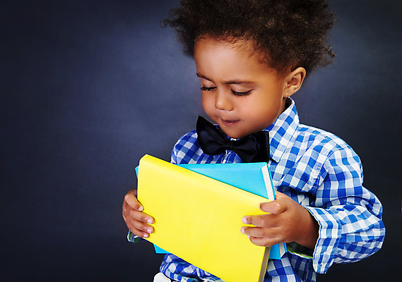 포토 JPG 해외이미지 학생 교육 남자 어린이 남학생 백그라운드 교실 학교 수업 실내 한명 사람 소년 책 학습 스터디 칠판 유치원 잡기 교과서 소년한명만 해외202004 해외포토 1 모션 교재 내부 남자한명만 소년만 파일형식