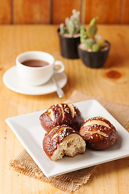 포토 JPG 해외이미지 음식 백그라운드 2 아침 요리 사람없음 갈색 주방 카페 수확 신선 맛 아침식사 밀 굽기 반죽 소금 번 이스트 핸드메이드 브레첼 맛있는 해외202004 해외포토 주간 빵 컬러 컨셉 농업 디저트 곡류 상점 식사 구이 파일형식