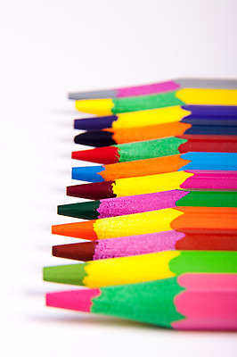 포토 JPG 해외이미지 분홍색 백그라운드 색연필 미술 사람없음 목재 빨간색 초록색 파란색 컬러풀 갈색 노란색 보라색 오브젝트 날카로움 스펙트럼 해외202004 해외포토 나무 컬러 재료 문화예술 학용품 파일형식