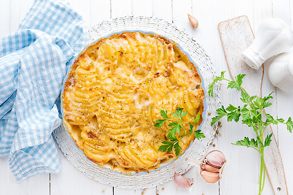 포토 JPG 해외이미지 접시 음식 백그라운드 채소 부분 탁자 양파 치즈 감자 건강 마늘 요리 사람없음 목재 노란색 주방 식사 저녁식사 흰색 시골 고명 황금 클래식 오븐 맛 아침식사 굽기 허브 크림 메뉴 준비 슬라이스 레시피 프랑스어 점심식사 그라탱 채식주의자 핸드메이드 해외202004 해외포토 나무 식물 문자 식기 컬러 가구 컨셉 재료 유제품 서양음식 가전제품 구이 채식 파일형식