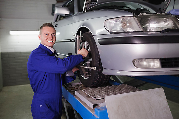 포토 JPG 해외이미지 백인 응시 남자 행복 교통시설 자동차 노동자 실내 한명 미소 20대 성인 공구 나사 작업 바퀴 원형 작업실 기술자 수리 서비스 타이어 작업도구 엔진 정비공 교체 설치 성인남자한명만 해외202004 해외포토 도형 서양인 직업 1 시선 감정 육상교통 교통 표정 사람 청년 내부 도구 시설 남자한명만 성인남자만 파일형식