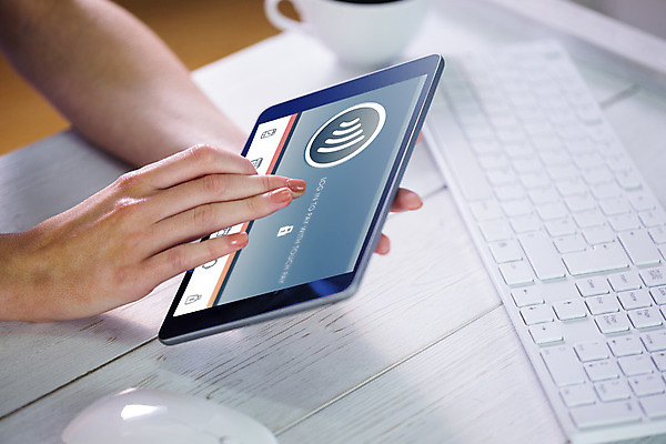 포토 JPG 해외이미지 인터넷 사람없음 쇼핑 태블릿 터치 키보드 신용카드 온라인쇼핑 온라인 전자상거래 체크카드 터치스크린 해외202004 해외포토 금융 전자제품 스마트기기 파일형식