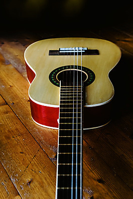 포토 JPG 해외이미지 학생 라이프스타일 교육 행복 어린이 음악 노래 놀이 수업 창조 사람없음 학습 장난감 소리 음악가 기구 기타 예술가 기타리스트 고립 뮤지컬 해외202004 해외포토 직업 감정 현악기 문화예술 사람 생활 연주자 파일형식