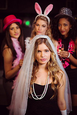 포토 JPG 해외이미지 백인 라이프스타일 여자 행복 포즈 함께함 실내 서기 사람 이벤트 여러명 20대 성인 파티 우정 축하 잡기 바 샴페인 동료 즐거움 클럽 흥분 성인만 유흥 정확 해외202004 해외포토 서양인 감정 다수 컨셉 관계 모션 주류 청년 내부 생활 친구 파일형식