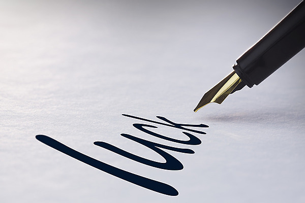 포토 JPG 해외이미지 종이 텍스트 사람없음 단어 만년필 기록 행운 재산 기회 페이지 유행어 해외202004 해외포토 문자 컨셉 금융 펜 유행 파일형식