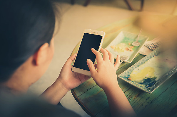 포토 JPG 해외이미지 라이프스타일 손 인터넷 비즈니스 통신 모바일 추상 휴식 직장 사람없음 스마트폰 디지털 스크린 터치 업무 작업 네트워크 서핑 이메일 어플리케이션 연결 무선전화기 스마트 읽기 전자 주말 멀티미디어 전자상거래 단절 소셜 소셜네트워크 필터 스타일 효과 해외202004 해외포토 컨셉 무늬 회사 모션 생활 신체부위 핸드폰 스마트기기 수상스포츠 전화기 파일형식