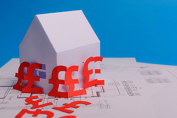 포토 JPG 해외이미지 디자인 종이 백그라운드 컨셉 돈 비즈니스 주택 사람없음 건물 쌓기 저축 재산 구매 계획 건축가 오브젝트 투자 파운드 대출 해외202004 해외포토 직업 건축물 모션 금융 쇼핑 파일형식