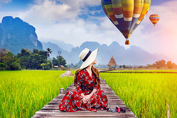 포토 JPG 해외이미지 구름 전통 아시아 문화 여행 백그라운드 밭 노래 자연 하늘 밥 아침 휴가 산 파노라마 한명 동양인 풍경 야외 목재 초록색 물 강 컬러풀 여행객 마을 시골 뜨거움 휴양지 장면 라오스 풍선 타운 넘어짐 메콩강 해외202004 해외포토 주간 자연요소 나무 1 나라 음악 음식 컬러 농업 재료 모션 촬영기법 사람 인종 장소 도시 생태계 파일형식