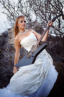 포토 JPG 해외이미지 나무 백인 모델 드레스 옷 여자 유럽 포즈 결혼 자연 한명 사람 성인 야외 목재 금발 섹시 유행 음악가 흰색 나뭇가지 기타 가운 화려 숲 날씬함 기타리스트 스타일 해외202004 관능적 해외포토 서양인 식물 직업 1 헤어스타일 나라 음악 컬러 컨셉 재료 현악기 이벤트 연주자 몸매 생태계 파일형식