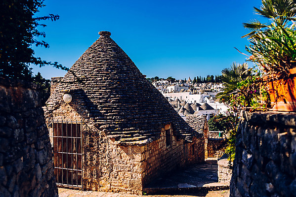 포토 JPG 해외이미지 전통 유럽 문화 벽 여행 백그라운드 건축양식 벽지 하늘 지붕 휴가 벽돌 거리 주택 사람없음 건물 여름 마을 이탈리아 흰색 역사 그림 정사각형 엽서 타운 원뿔 남쪽 구시가지 옛날 해외202004 해외포토 도형 건축물 계절 건축 나라 컬러 도시 편지 방향 파일형식