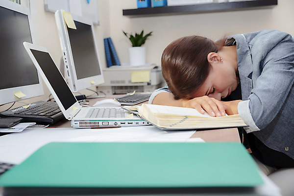 포토 JPG 해외이미지 직업 여자 감정 비즈니스 휴식 노동자 스트레스 실내 피곤 한명 사람 앉기 금융 노트북 컴퓨터 눕기 사무실 공책 슬픔 잠 업무 작업 비즈니스우먼 좌절 종업원 책상 경영자 업무과다 비서 문제 마감 압력 해외202004 해외포토 1 가구 컨셉 모션 문구용품 내부 경제 전자제품 직장인 리더 파일형식