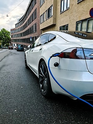 포토 JPG 해외이미지 여행 백그라운드 컨셉 비즈니스 교통시설 자동차 불꽃 거리 노르웨이 사람없음 초록색 경제 힘 운전 에너지 도시 콘센트 플러그 역 연결 주차 에코 생태계 연료 스위치 충전 로딩 베터리 생태학 오슬로 자동 충전기 프리미엄 공급 해외202004 해외포토 교육 유럽 육상교통 컬러 교통 모션 불 환경 기계 시설 파일형식