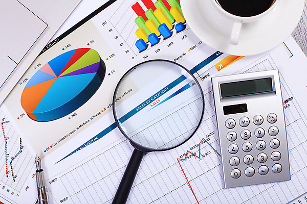 포토 JPG 해외이미지 종이 컨셉 회사 비즈니스 통계 탁자 그래프 직장 사람없음 사무실 펜 볼펜 자료 계산기 정보 키보드 업무 계획 오브젝트 보고서 문서 해외202004 해외포토 가구 문구용품 필기구 장비 작업 파일형식