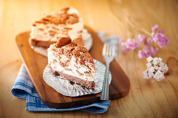 포토 JPG 해외이미지 음식 백그라운드 아침 디저트 치즈 요리 사람없음 목재 쿠키 과자 케이크 상점 식당 초콜릿 카페 빵집 수확 시골 신선 고명 고급 달콤 맛 크림 복고 핸드메이드 스타일 맛있는 해외202004 해외포토 주간 나무 컨셉 농업 재료 유제품 파일형식