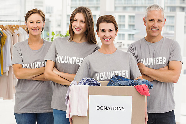 포토 JPG 해외이미지 백인 직업 여자 남자 행복 40대 중년 비즈니스 실내 여러명 20대 상자 팔짱 봉사 도움 직장인 비즈니스맨 비즈니스우먼 복지 동료 기부 돌봄 참여 자선단체 해외202004 해외포토 서양인 감정 다수 컨셉 관계 모션 사람 청년 성인 내부 그룹 사회이슈 자선 파일형식