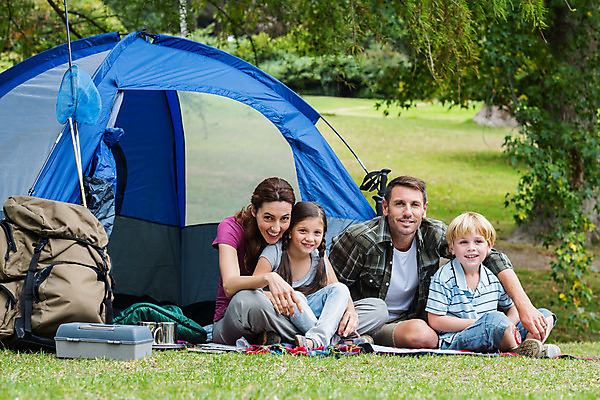 포토 JPG 해외이미지 나무 백인 라이프스타일 여자 남자 딸 행복 아들 어린이 가족 자연 엄마 휴가 함께함 텐트 사랑 앉기 소년 잔디 여러명 성인 야외 초록색 30대 부모 봄 캠핑 시골 아빠 캠핑장 해외202004 해외포토 서양인 식물 계절 감정 컬러 다수 컨셉 관계 모션 레저 캠핑도구 사람 생활 장년 생태계 파일형식
