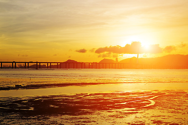 포토 JPG 해외이미지 바다 자연 하늘 풍경 사람없음 야외 빨간색 빛 햇빛 태양 반사 노란색 평화 일출 검은색 황혼 일몰 보트 수평선 해외202004 해외포토 자연요소 컬러 컨셉 배_교통 노을 생태계 파일형식