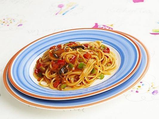 포토 JPG 스튜디오촬영 그릇 식기 접시 음식 서양음식 실내 스파게티 누끼 사람없음 식탁보 이탈리아음식 토마토소스 칠리소스 토마토스파게티 국내포토 파스타 내부 소스_음식 파일형식