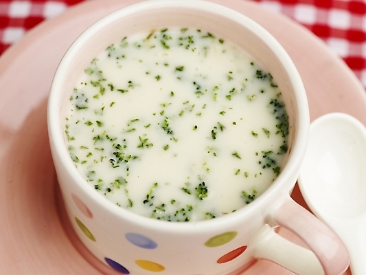 포토 JPG 그릇 음식 잔 서양음식 실내 근접촬영 사람없음 컵 하이앵글 숟가락 식탁보 수프 브로콜리스프 국내포토 식기 뷰포인트 수저 내부 파일형식