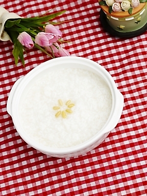 포토 JPG 그릇 접시 꽃 한식 음식 한국 실내 누끼 사람없음 장식 하이앵글 식탁보 다기 죽 잣 흰죽 미음_음식 국내포토 식물 식기 아시아 뷰포인트 내부 견과류 다도 파일형식