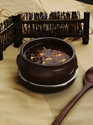 포토 JPG 그릇 접시 한식 음식 한국 실내 사람없음 장식 하이앵글 숟가락 다기 겨울음식 죽 단팥죽 새알심 팥죽 국내포토 식기 아시아 뷰포인트 겨울 수저 내부 다도 파일형식