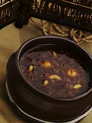 포토 JPG 그릇 접시 한식 음식 한국 실내 근접촬영 사람없음 장식 하이앵글 다기 겨울음식 죽 단팥죽 새알심 팥죽 국내포토 식기 아시아 뷰포인트 겨울 내부 다도 파일형식