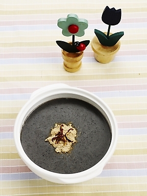 포토 JPG 그릇 접시 꽃 한식 음식 한국 실내 누끼 사람없음 장식 하이앵글 다기 죽 검은깨죽 깨죽 국내포토 식물 식기 아시아 뷰포인트 내부 다도 파일형식