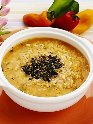 포토 JPG 그릇 접시 꽃 한식 음식 고추 피망 파프리카 한국 실내 사람없음 장식 하이앵글 다기 죽 김치죽 국내포토 식물 식기 아시아 뷰포인트 채소 내부 다도 파일형식