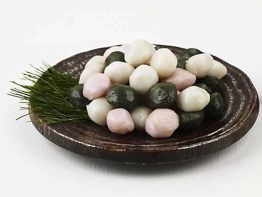 포토 JPG 스튜디오촬영 그릇 접시 명절 한식 음식 디저트 떡 한국 실내 누끼 사람없음 추석 전통음식 가을 송편 솔잎 추석음식 명절음식 국내포토 전통 식기 계절 기념일 아시아 잎 내부 파일형식