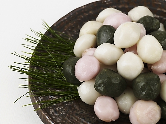 포토 JPG 스튜디오촬영 그릇 접시 명절 한식 음식 디저트 떡 한국 실내 근접촬영 사람없음 하이앵글 추석 전통음식 가을 송편 솔잎 추석음식 명절음식 국내포토 전통 식기 계절 기념일 아시아 뷰포인트 잎 내부 파일형식