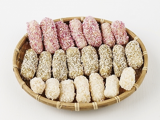 포토 JPG 스튜디오촬영 명절 한식 디저트 실내 누끼 사람없음 소쿠리 전통음식 한과 추석음식 명절음식 강정 오색한과 유과 전통다과 국내포토 전통 기념일 음식 내부 바구니 과자 다과 파일형식