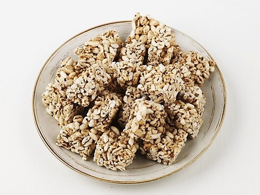 포토 JPG 스튜디오촬영 접시 명절 한식 디저트 실내 누끼 사람없음 전통음식 가을 한과 추석음식 명절음식 강정 쌀강정 전통다과 국내포토 전통 식기 계절 기념일 음식 내부 과자 다과 파일형식