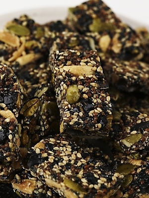 포토 JPG 스튜디오촬영 명절 한식 디저트 한국 실내 근접촬영 사람없음 전통음식 한과 추석음식 명절음식 강정 서리태강정 전통다과 국내포토 전통 기념일 아시아 음식 뷰포인트 내부 과자 다과 파일형식