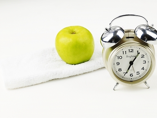 포토 JPG 스튜디오촬영 식물 음식 시계 과일 디저트 사람없음 초록색 연두색 자명종 가을 사과 추석음식 명절음식 국내포토 계절 컬러 실내 전통음식 알람 파일형식