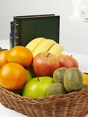 포토 JPG 스튜디오촬영 식물 음식 과일 디저트 키위 감 사람없음 장식 책 농작물 바구니 사과 오브젝트 과일바구니 풋사과 단감 국내포토 농업 실내 파일형식