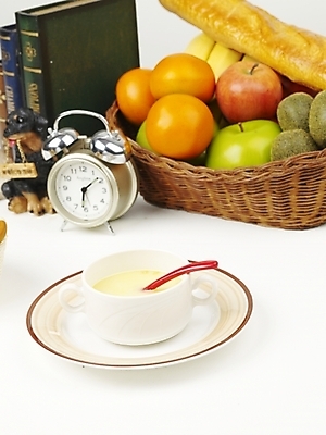 포토 JPG 스튜디오촬영 빵 시계 과일 디저트 서양음식 키위 사람없음 장식 책 바구니 숟가락 자명종 수프 사과 바게트 오브젝트 과일바구니 풋사과 홍시 단감 국내포토 음식 수저 실내 감 알람 파일형식