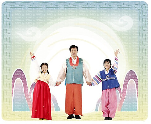 전신 PSD 편집이미지 한국전통 여자 명절 남자 행복 가족 새해 산 서기 미소 웃음 사람 세명 설날 추석 손잡기 화목 가을 한복 디지털합성 합성 손흔들기 이미지편집 전통 계절 기념일 감정 컨셉 관계 모션 한국 표정 전통의상 파일형식