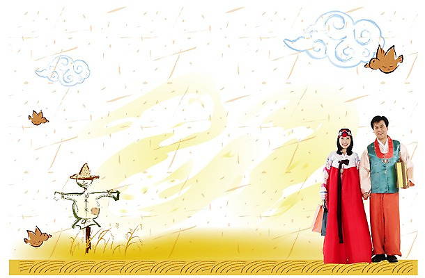 주간 전신 PSD 구름 편집이미지 한국전통 부부 여자 명절 남자 행복 논 선물 서기 미소 웃음 사람 야외 두명 추석 화목 가을 농촌 시골 한복 디지털합성 합성 허수아비 참새 귀향 추석선물 이미지편집 자연요소 전통 커플 계절 기념일 감정 컨셉 농업 모션 조류 한국 표정 전통의상 파일형식 명절선물